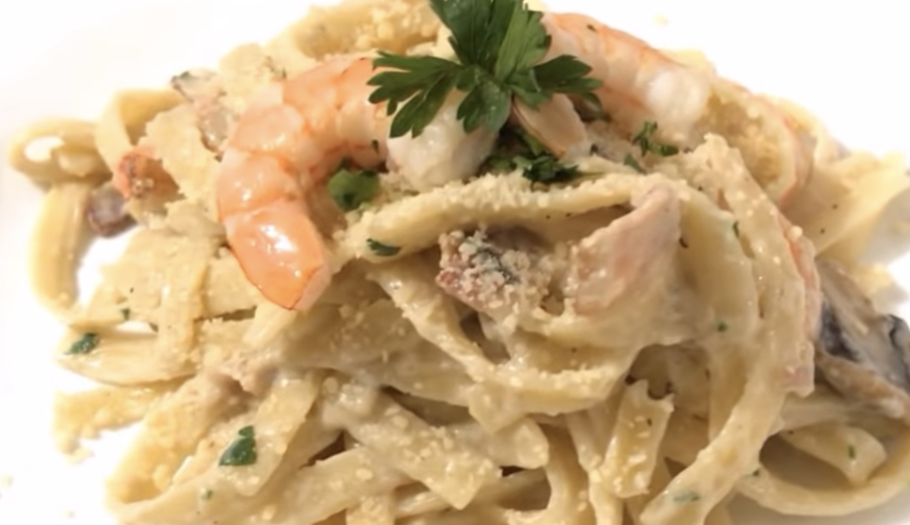 Pasta Con Camarones En Salsa Blanca